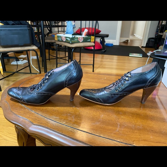 Fluevog Chamomile lace up pumps - Picture 7 of 8